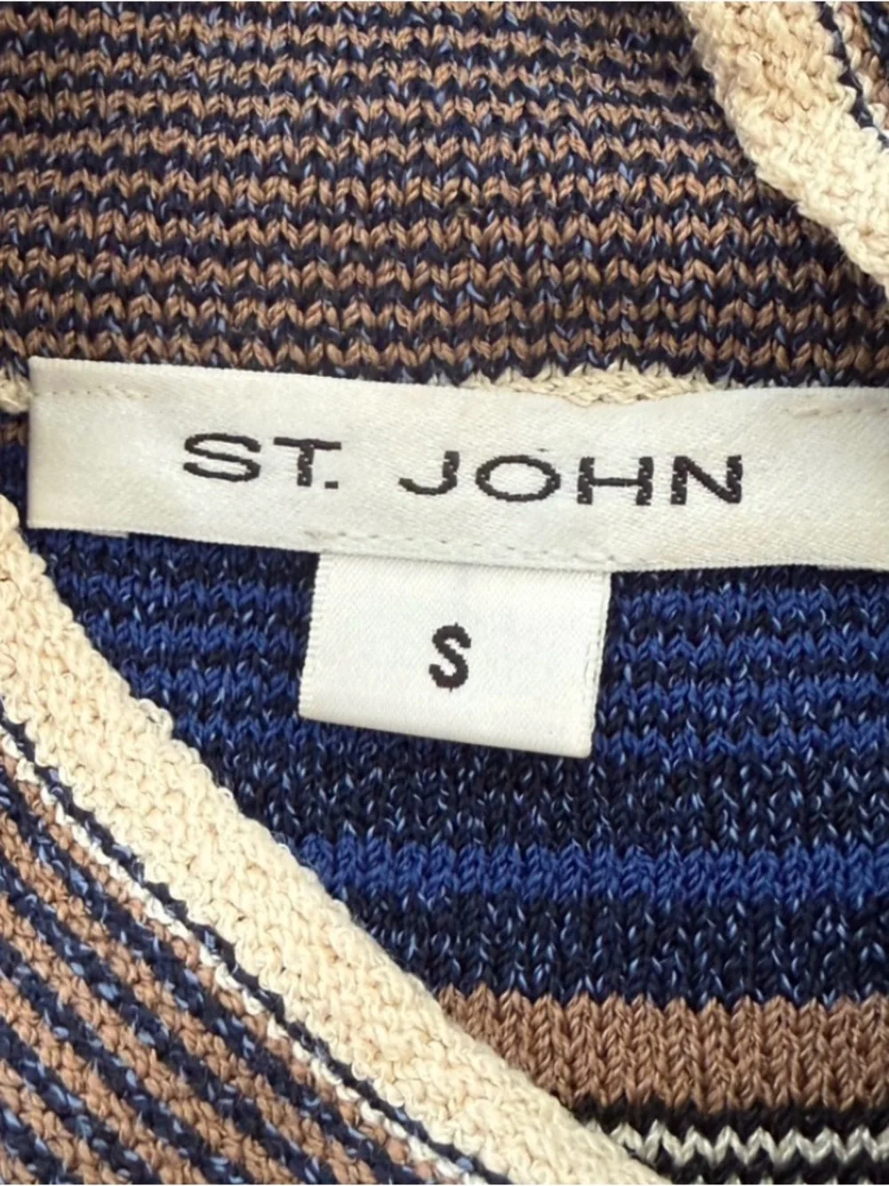 St. John Santana Knit Sleeveless Mock Neck Top Size Small - Picture 2 of 5